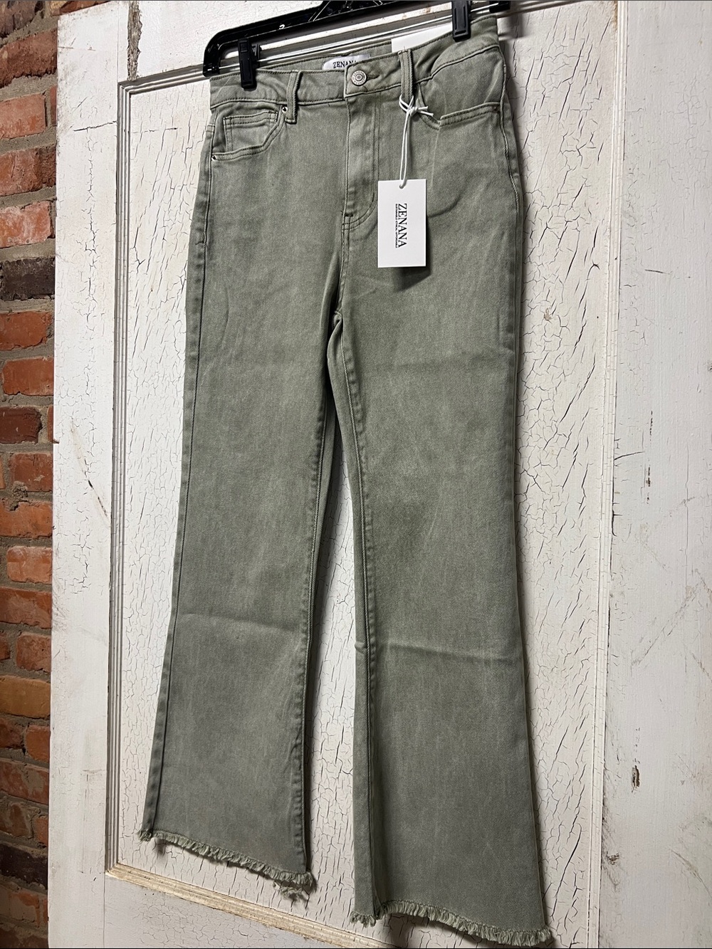 Zenana NWTs Acid Washed Jeans Light Olive Sz Small